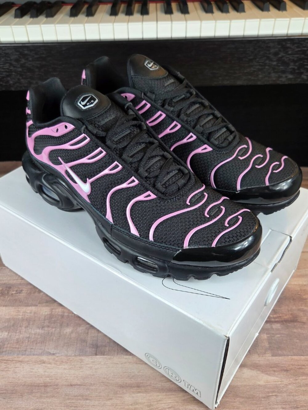 NEW Nike Air Max Plus TN Black & Pink Shoes